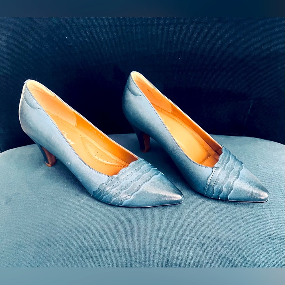 Mona flying Leather Retro Pointed Toe Pumps size 9